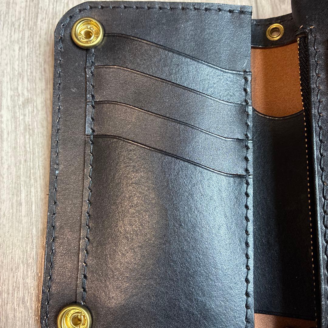 【茶芯ブラック】ミドルトラッカーウォレット　真鍮　黒ステッチ　お札を折らずに収納