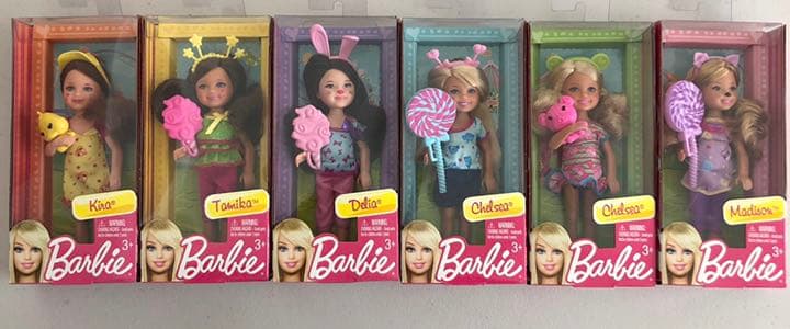 新品。アメリカで購入、バービー人形。ちびっ子勢揃い遊園地2012年。かわいい❤️