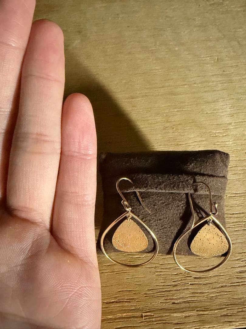 COCOSHNIK ゴールド ドロップ型ピアス