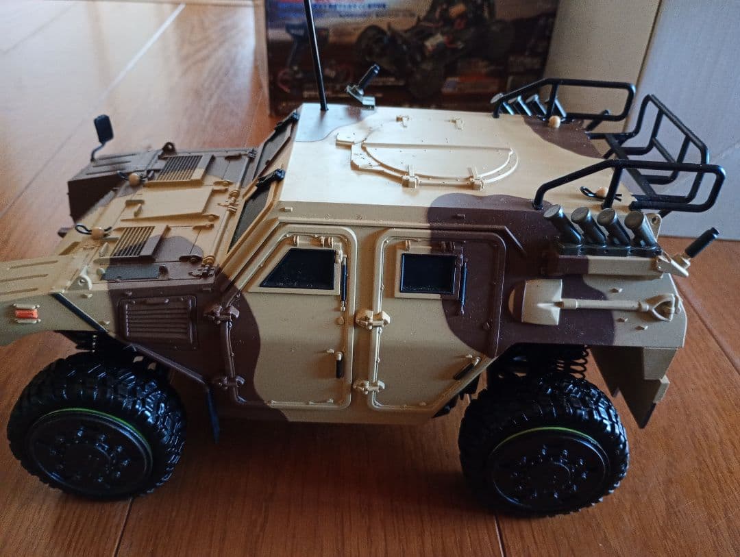 京商 1/16 陸上自衛隊 軽装甲機動車 レディーセット 電動RC