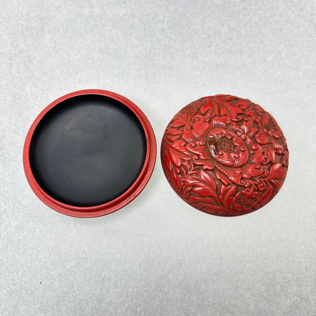 A014無形文化財村上堆朱　香合　泉山作　牡丹に唐草