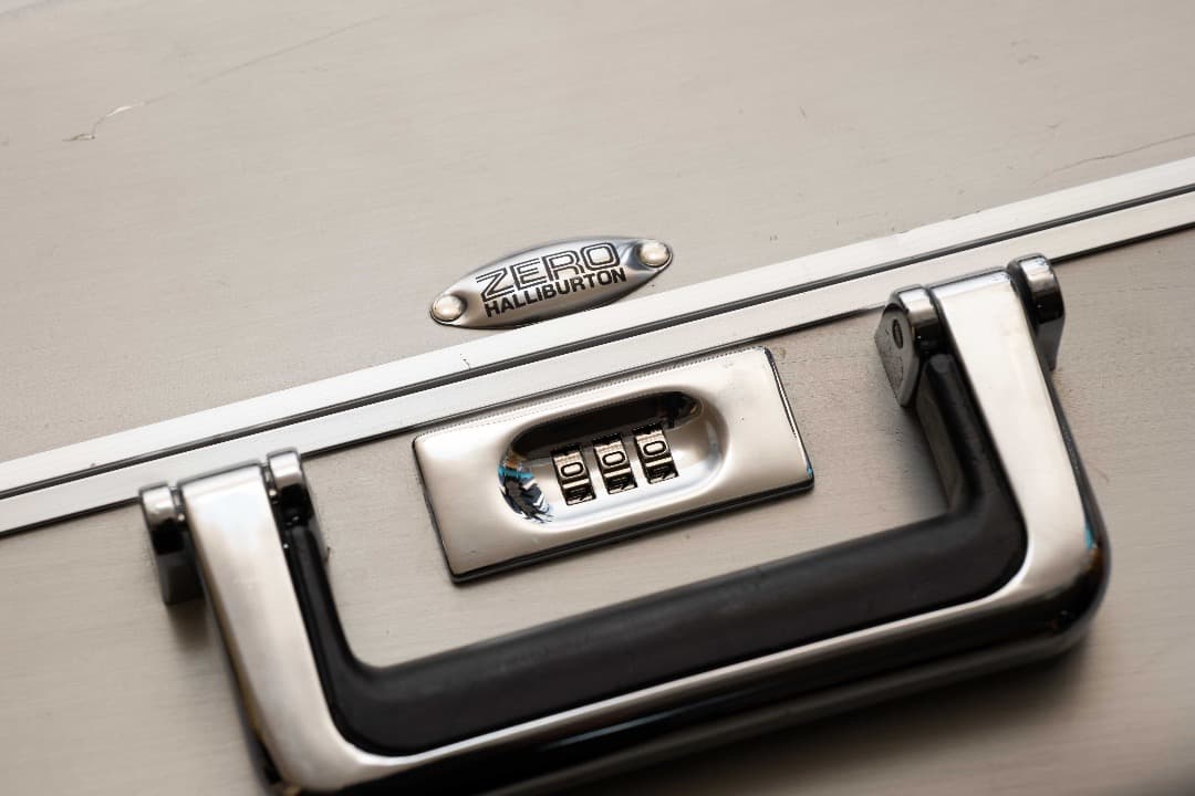 ゼロハリバートン アルミスーツケース 30inch タイヤ、ダイヤルロック修理済