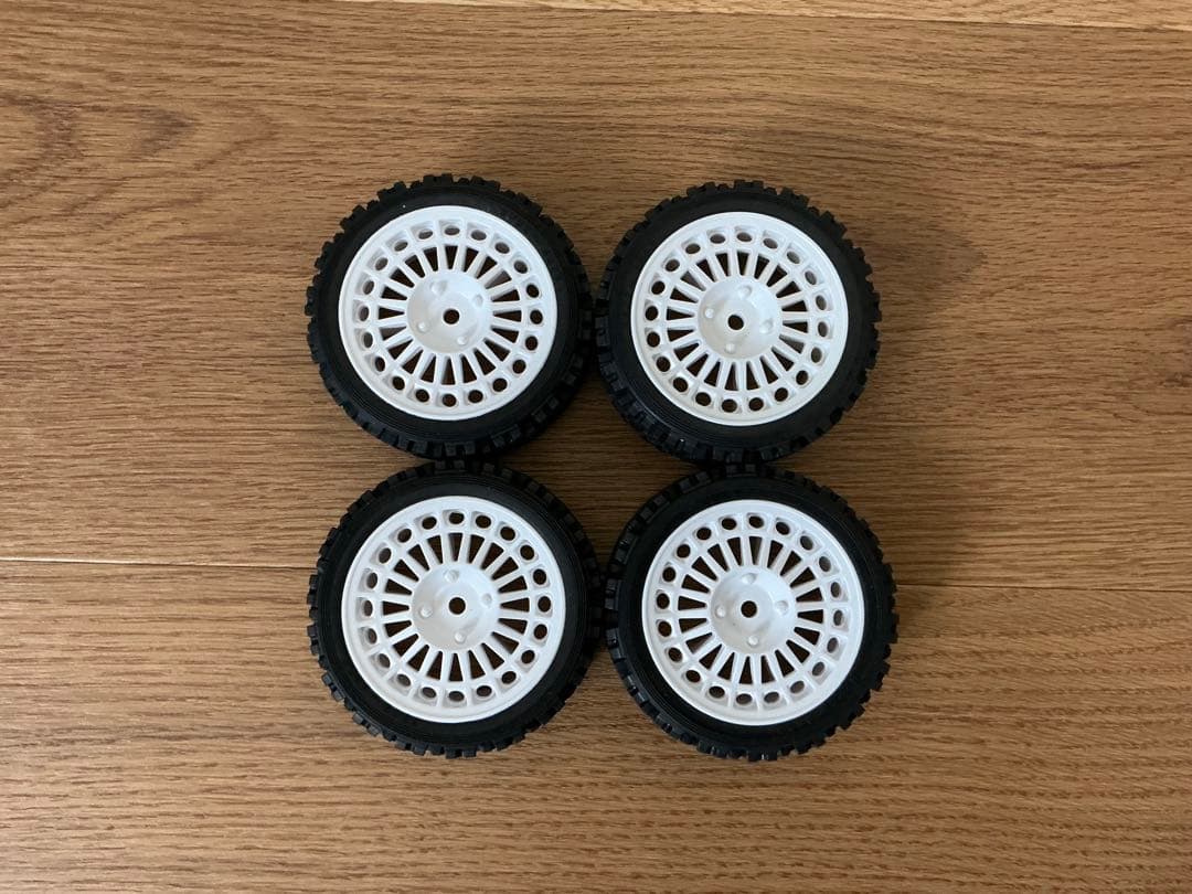 新品 タミヤXB ランチアデルタ メーカー塗装済みボディ、タイヤホイールセット