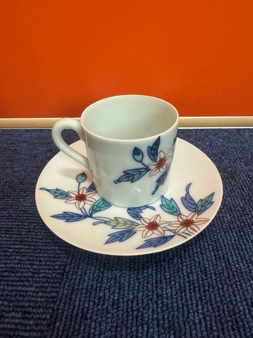 1856  人間国宝　十三代今泉今右衛門　錦鉄仙絵紅茶碗