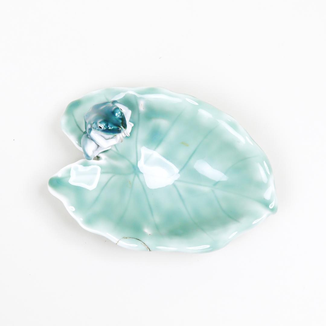 深川製磁 蛙細工付葉形鉢 トレイ 小物置き