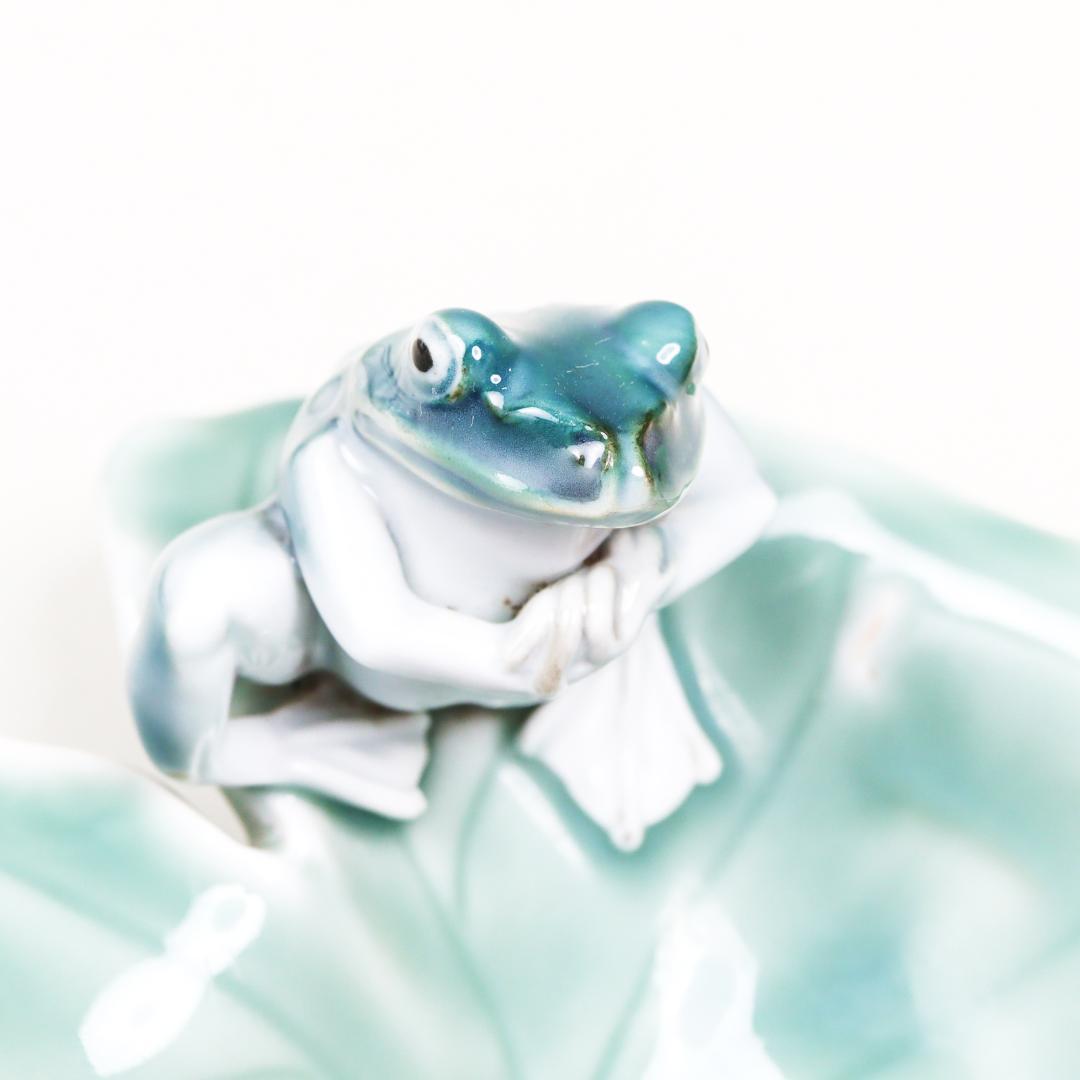 深川製磁 蛙細工付葉形鉢 トレイ 小物置き