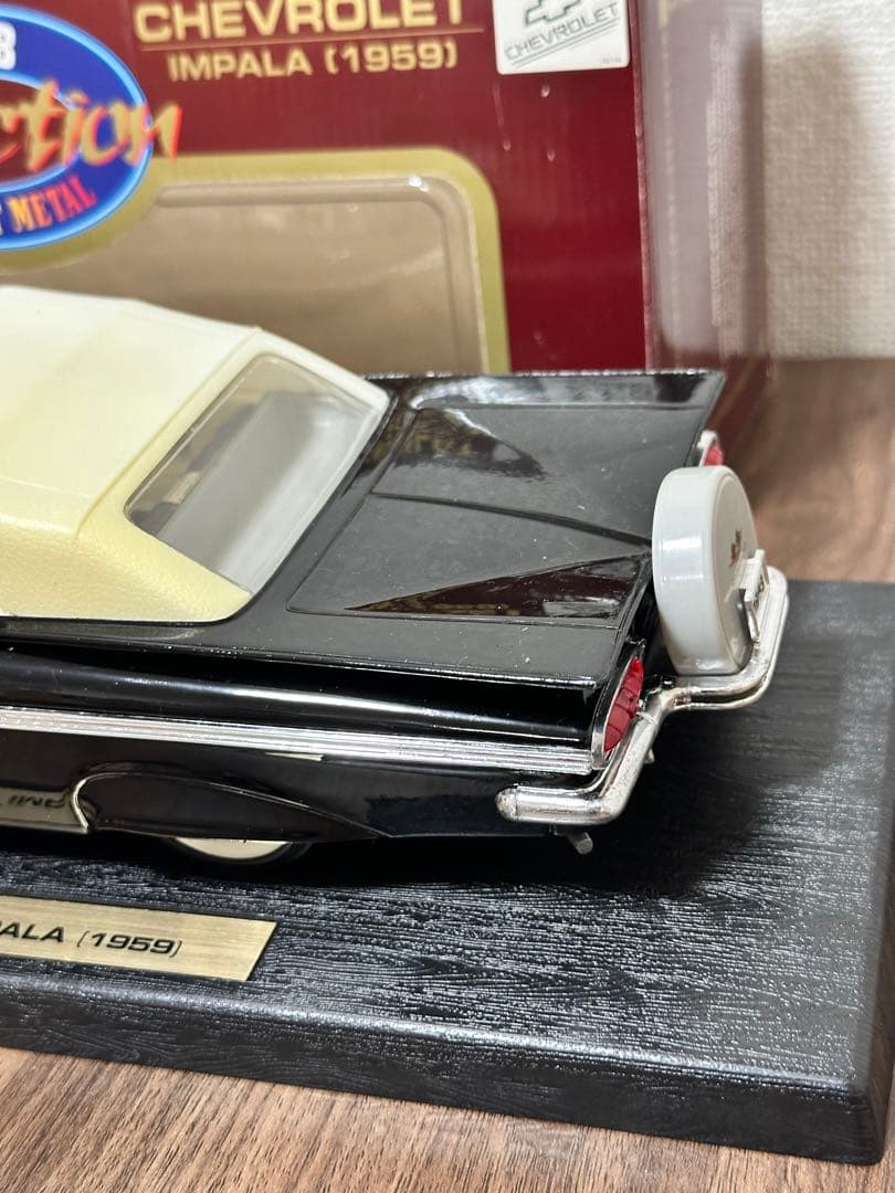 【1/18】シボレー　インパラ　1/18スケール箱付き【1959年】