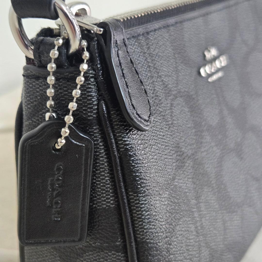 【極美品】COACH シグネチャーハンドバッグ　コーチアクセサリーポーチ