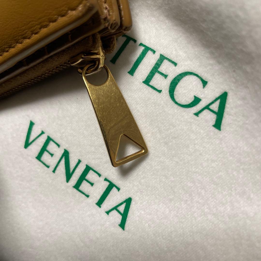 れん。ボッテガ　カセットスモール二つ折りウォレット