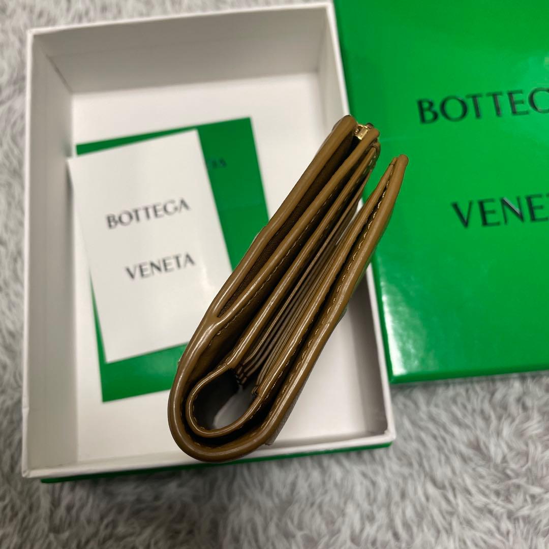 れん。ボッテガ　カセットスモール二つ折りウォレット