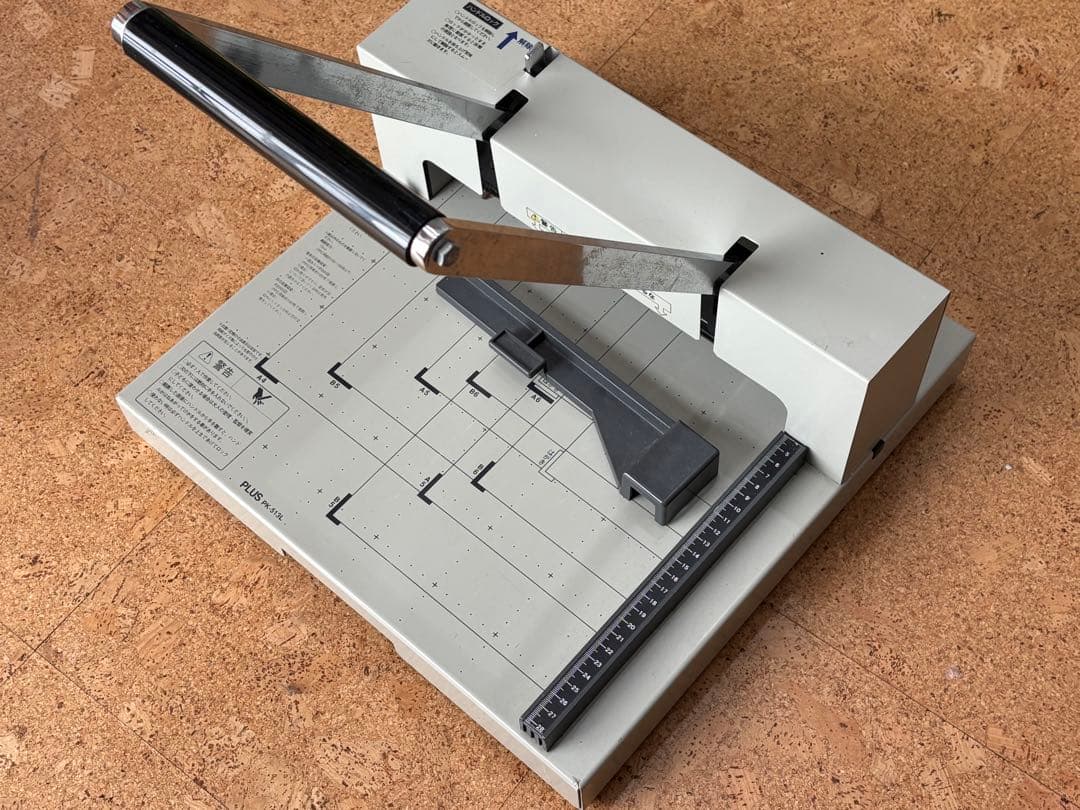 PLUS プラス 裁断機 PK-513L カットライン表示機能付き