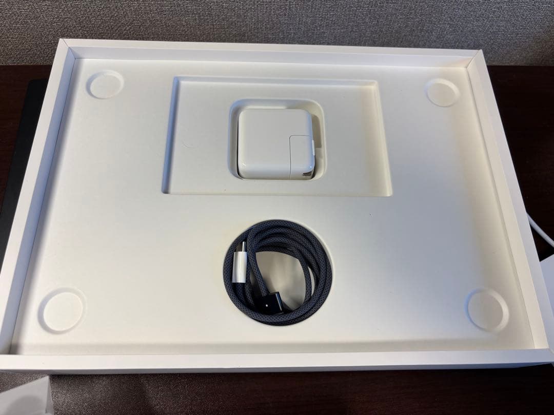 スペースグレー MacBook Air 13インチM2チップ搭載本体 充電器付き