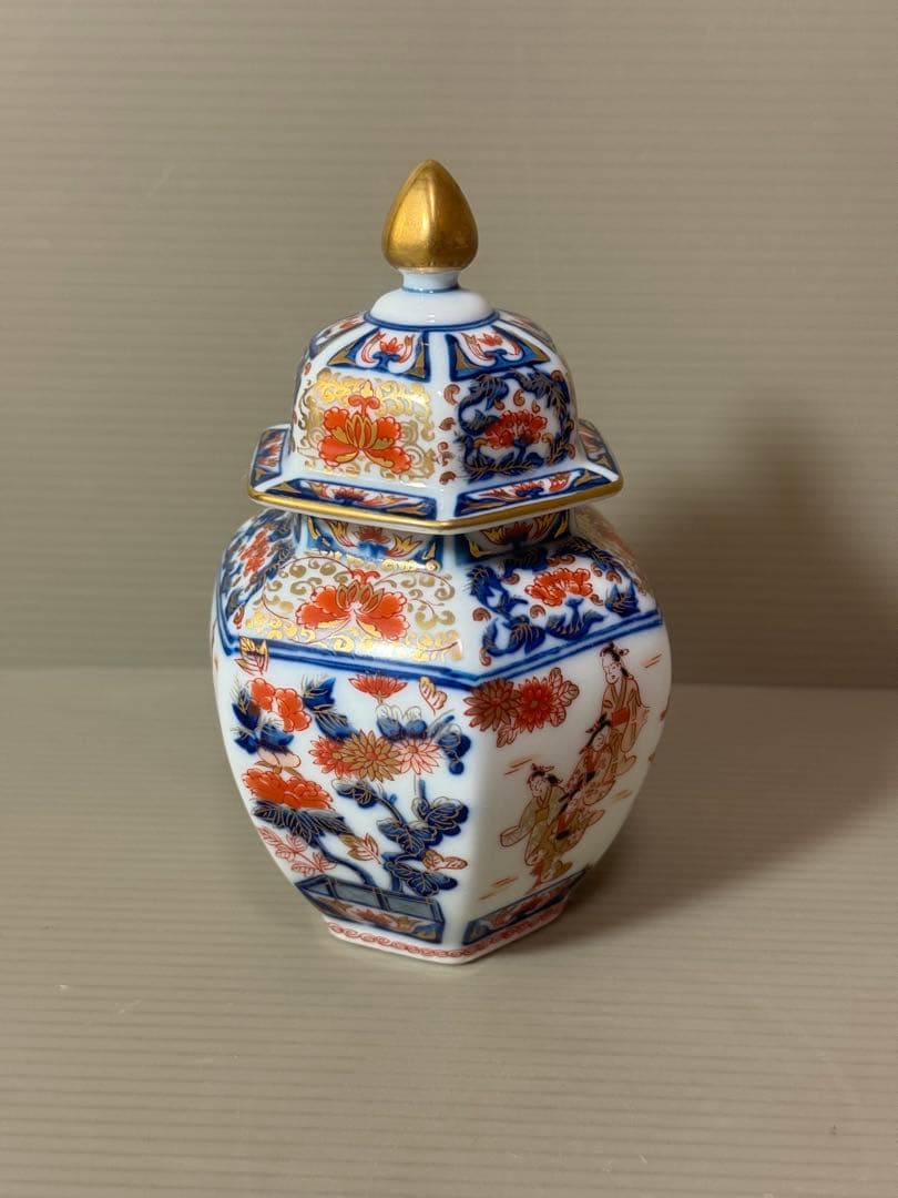 2934 有田焼 角福　沈香壺 六角飾壺 金彩染錦 間取花絵