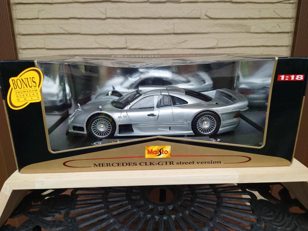 1/18 Maisto(マイスト) メルセデスCLK-GTRストリートバージョン
