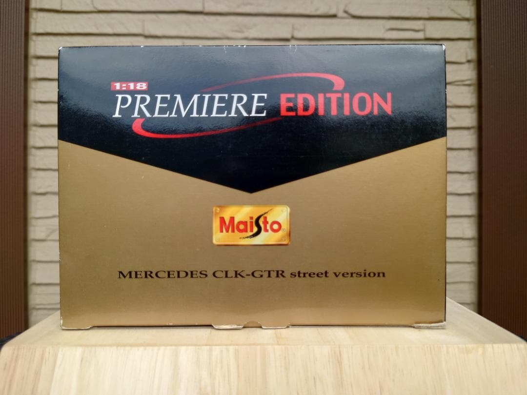 1/18 Maisto(マイスト) メルセデスCLK-GTRストリートバージョン