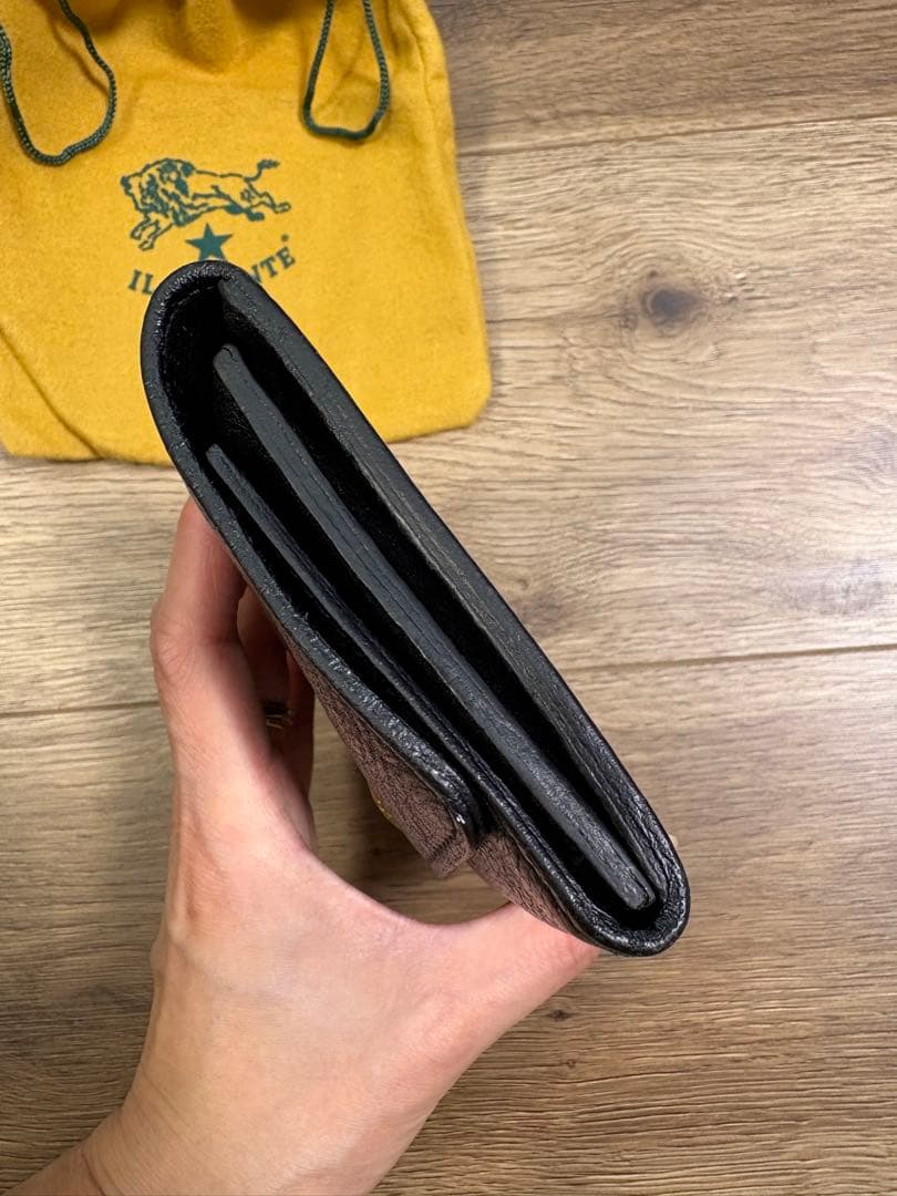 IL BISONTE ブラック二つ折り財布