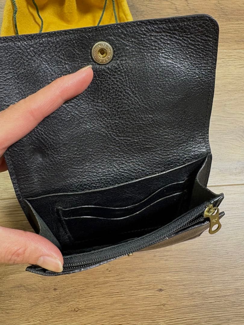 IL BISONTE ブラック二つ折り財布