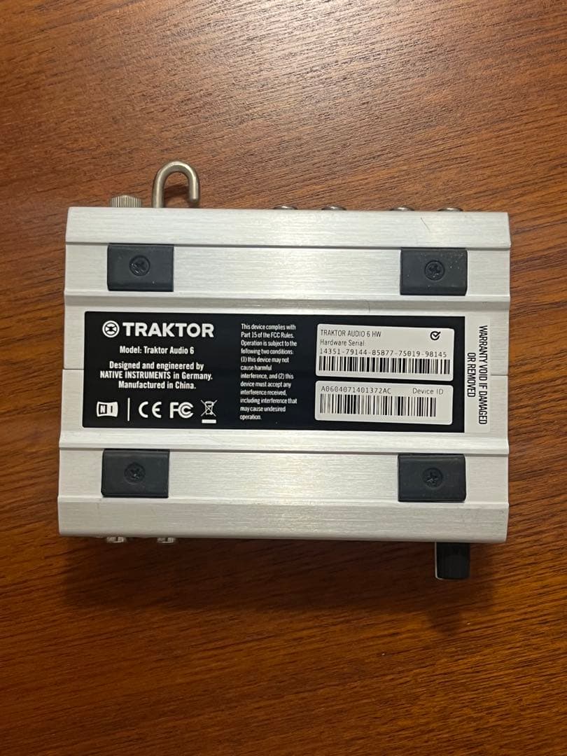 TRAKTOR AUDIO 6 オーディオインターフェイス