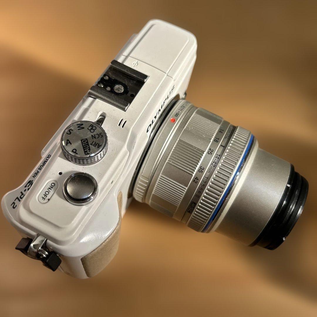 OLYMPUS ミラーレスカメラ ホワイト