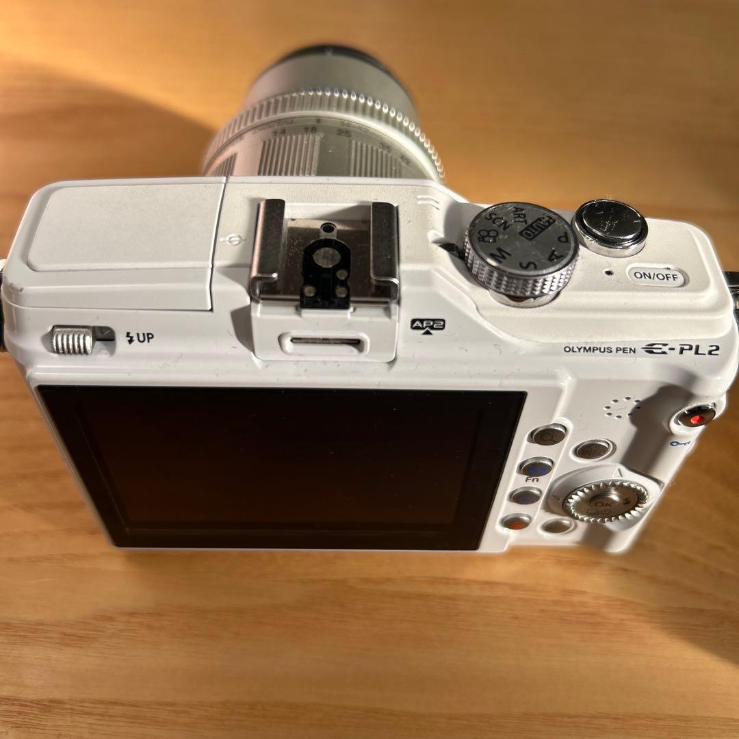 OLYMPUS ミラーレスカメラ ホワイト