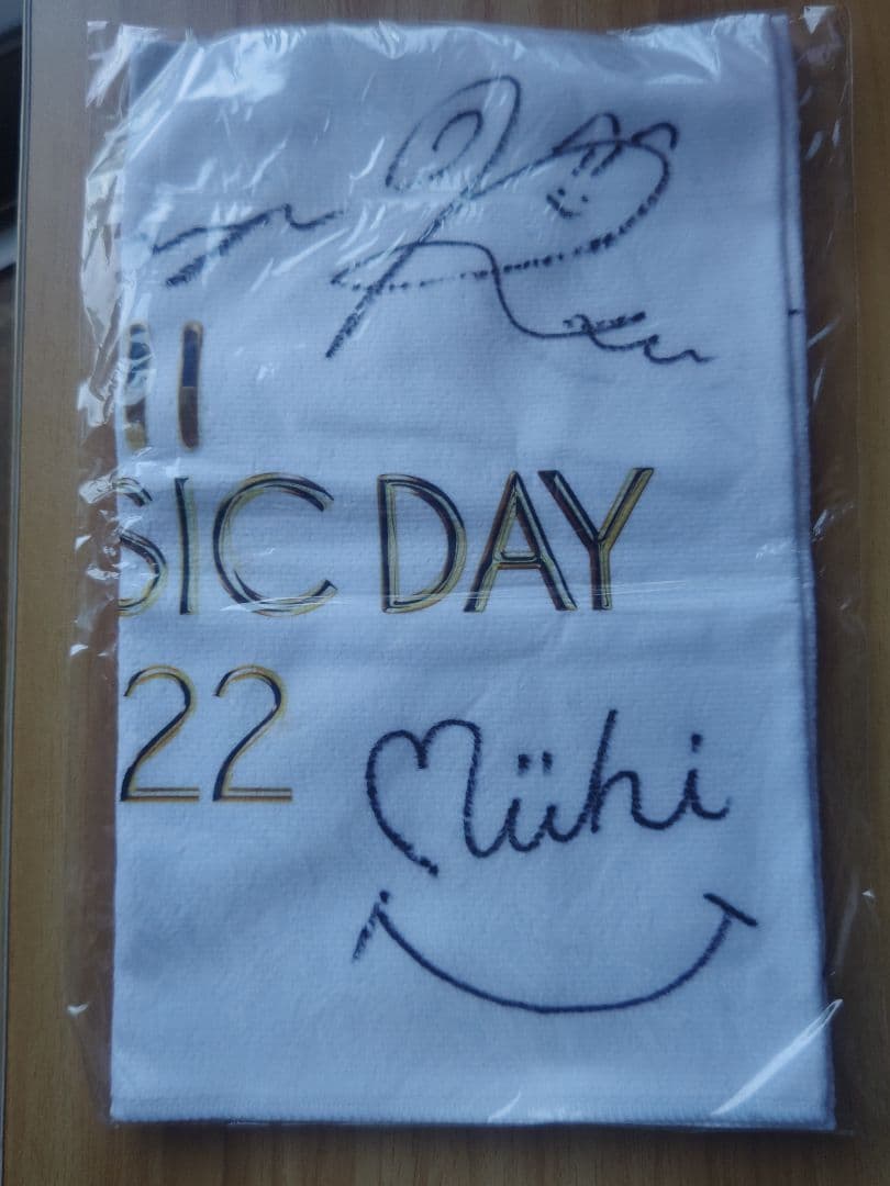 激レア　　NiziUメンバーサイン入タオル