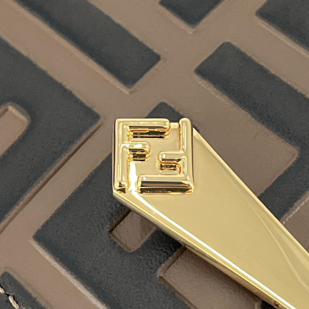 美品　フェンディ　ケース　FFダイヤモンド　カードケース　ズッカ　レザー