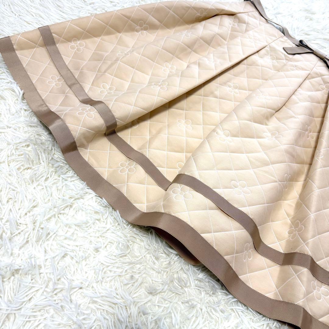 【未使用品】リボン　花柄　キルト風ジャカード　エムズグレイシー　スカート　パール