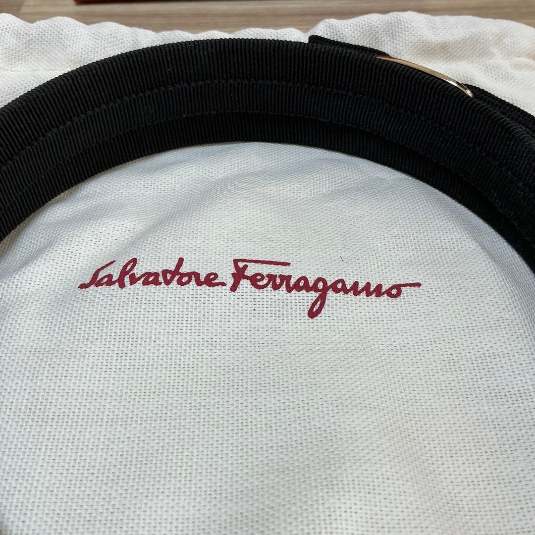 【極美品】フェラガモ カチューシャ 黒 ブラック