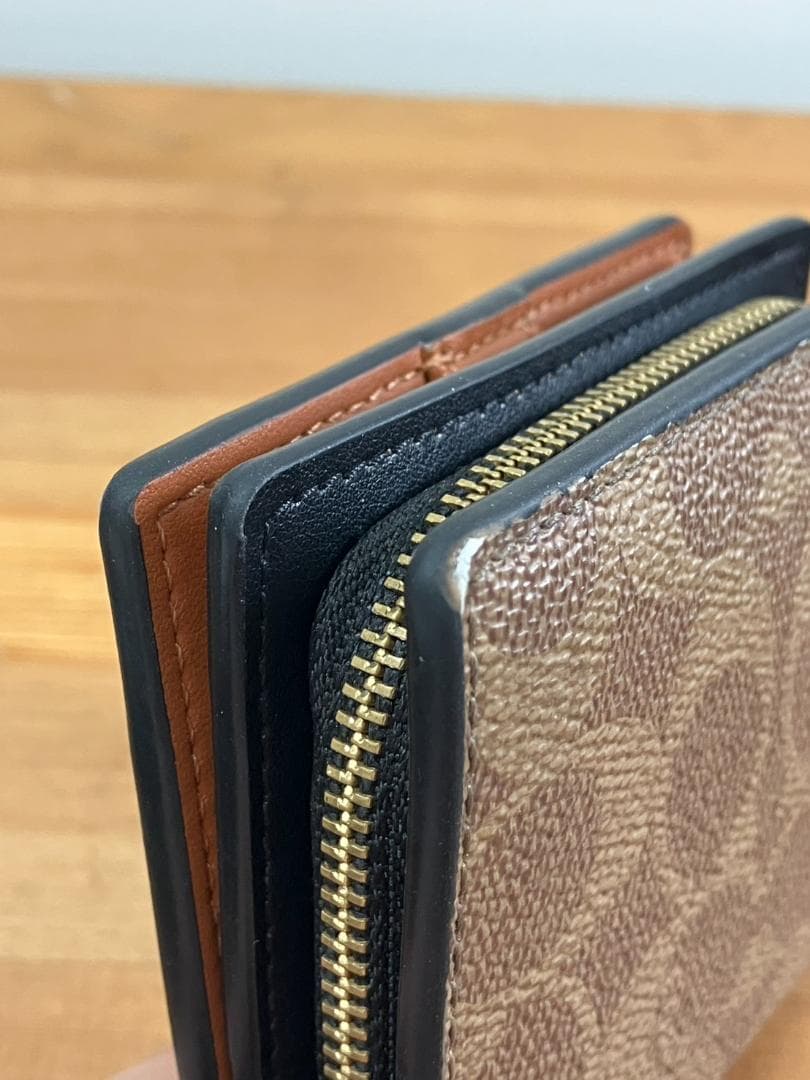 コーチ コズミック レキシー 二つ折り財布 ラウンドジップ 宇宙　CW463