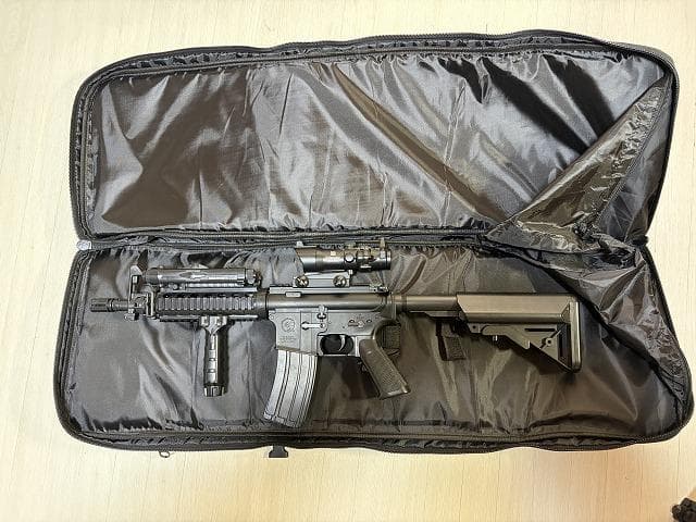 あ*き様 ジャンク扱い・10禁エアガンセット+ホルスター+ライフルケース等