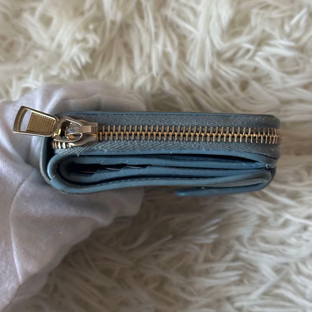 イヴサンローラン 二つ折り財布 型押し レザー ジップ ライトブルー コンパクト