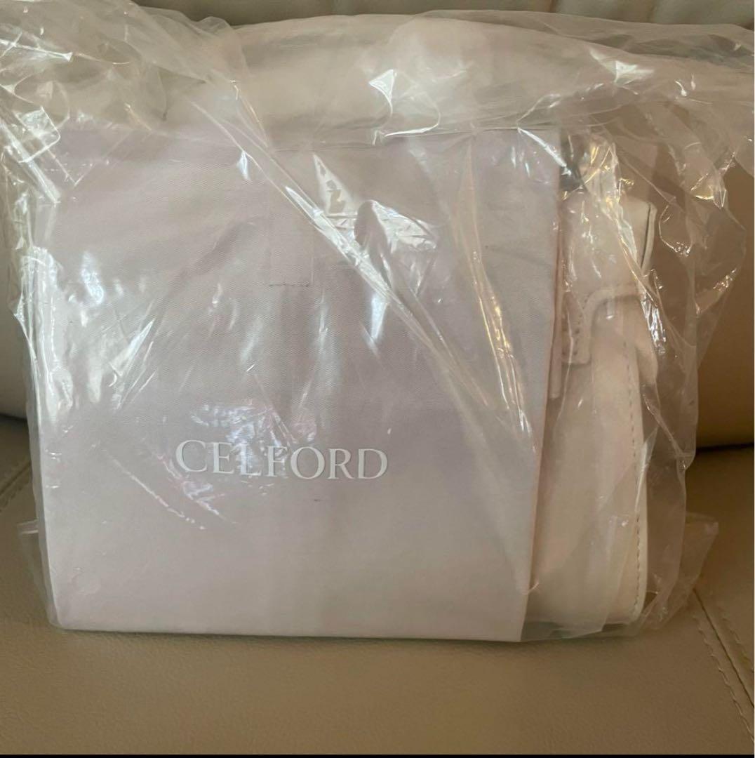 ビジュースタッズポシェット　セルフォード　ショルダーバッグ　アイボリー