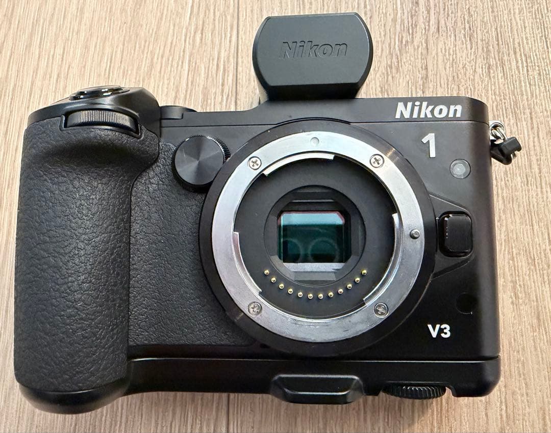ニコンNikon1 v3 プレミアムキット　標準レンズ、ズームレンズ、おまけつき
