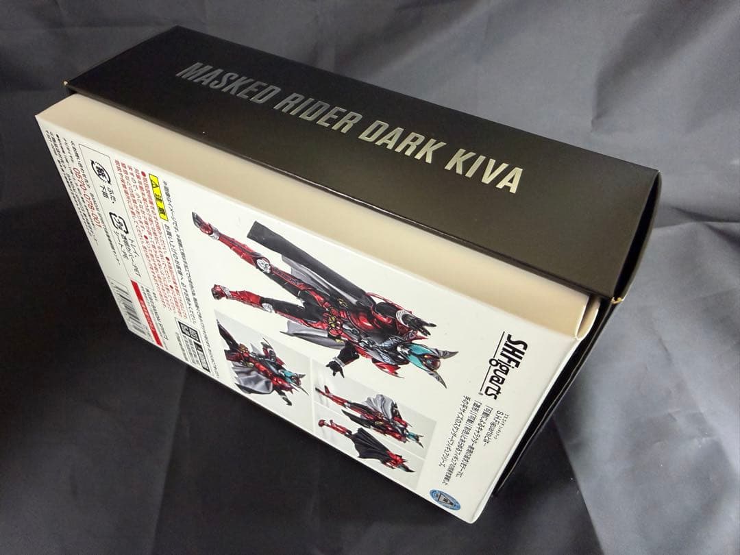 S.H.フィギュアーツ 真骨彫 仮面ライダーキバ エンペラーフォーム＋ダークキバ