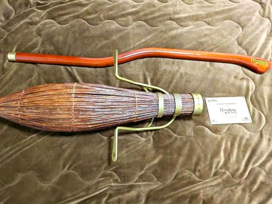 ハリー・ポッター 1/1スケールニンバス2000 プロップレプリカ