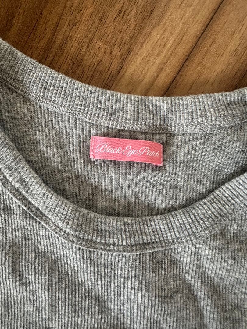 Black Eye Patch タンクトップ グレー　LANA着用