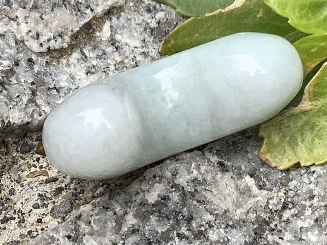 最低20万円以上の勾玉‼️御守り　糸魚川翡翠勾玉　商品に自信あり‼️鑑別書付本物を‼️