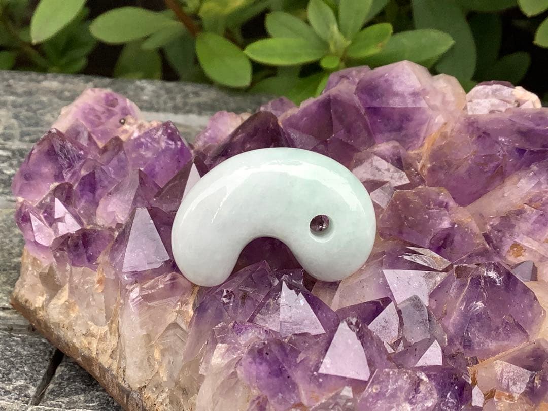 最低20万円以上の勾玉‼️御守り　糸魚川翡翠勾玉　商品に自信あり‼️鑑別書付本物を‼️