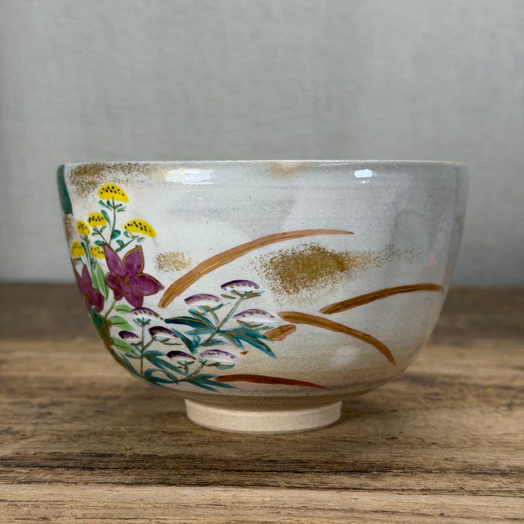 a784 送料込 色絵秋の七草 花房美峰造 在銘 四方桟共箱 茶道具 抹茶碗