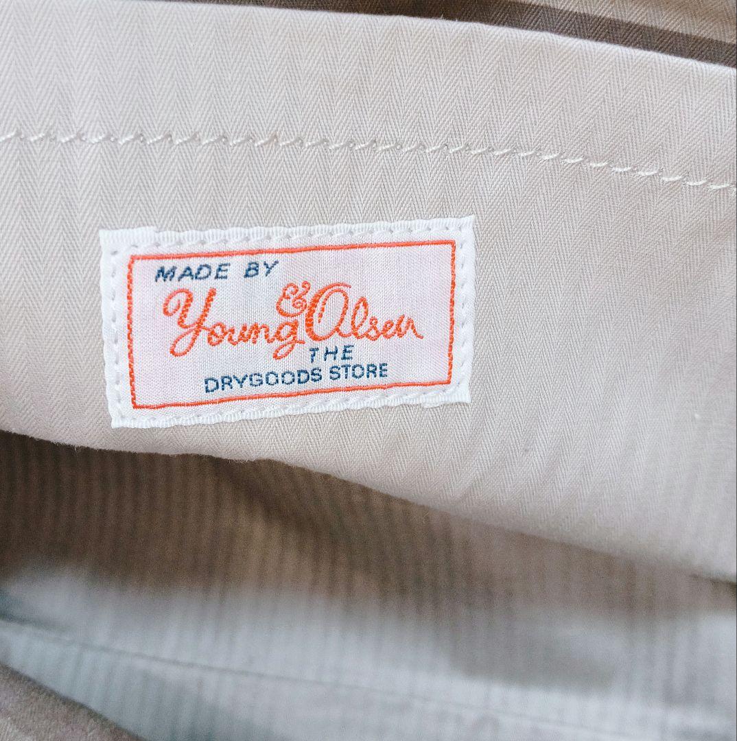 ヤングアンドオルセン　エンボスレザージップボートバッグ　М　ブルー