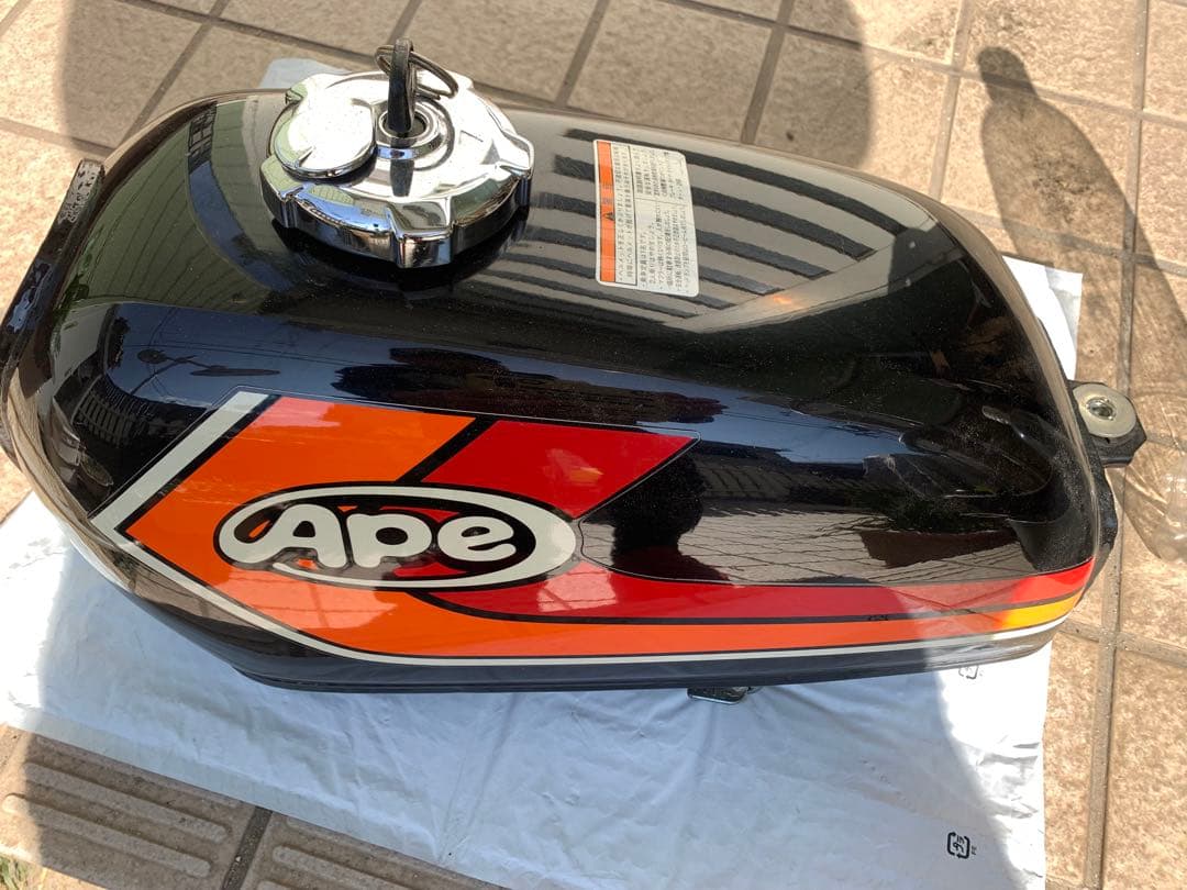 Ape バイクタンクキャブ車用　黒/オレンジ　キャップ鍵付き