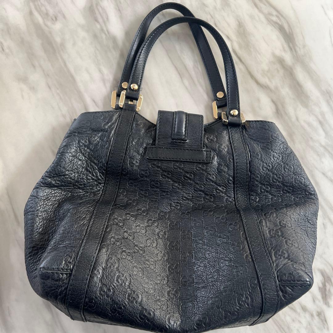 Gucci 黒 ロゴ入り ハンドバッグ
