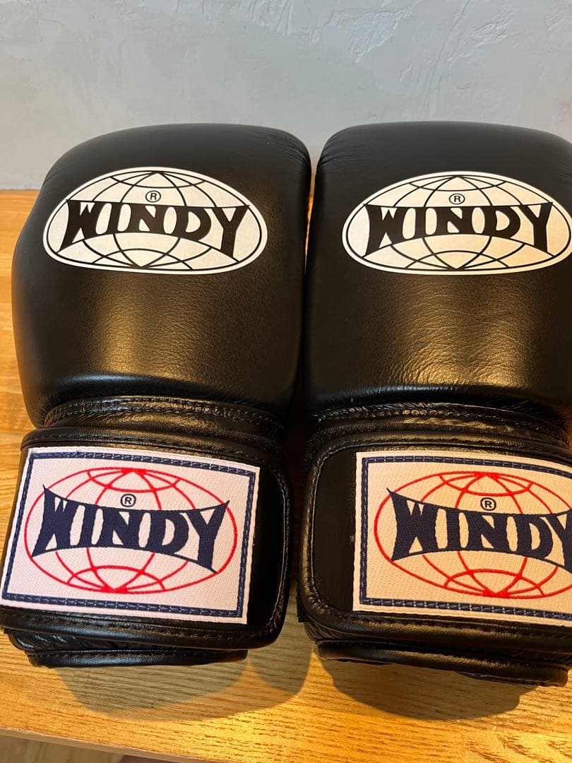 未使用品　新品13800円　WINDY ボクシンググローブ 黒 14オンス