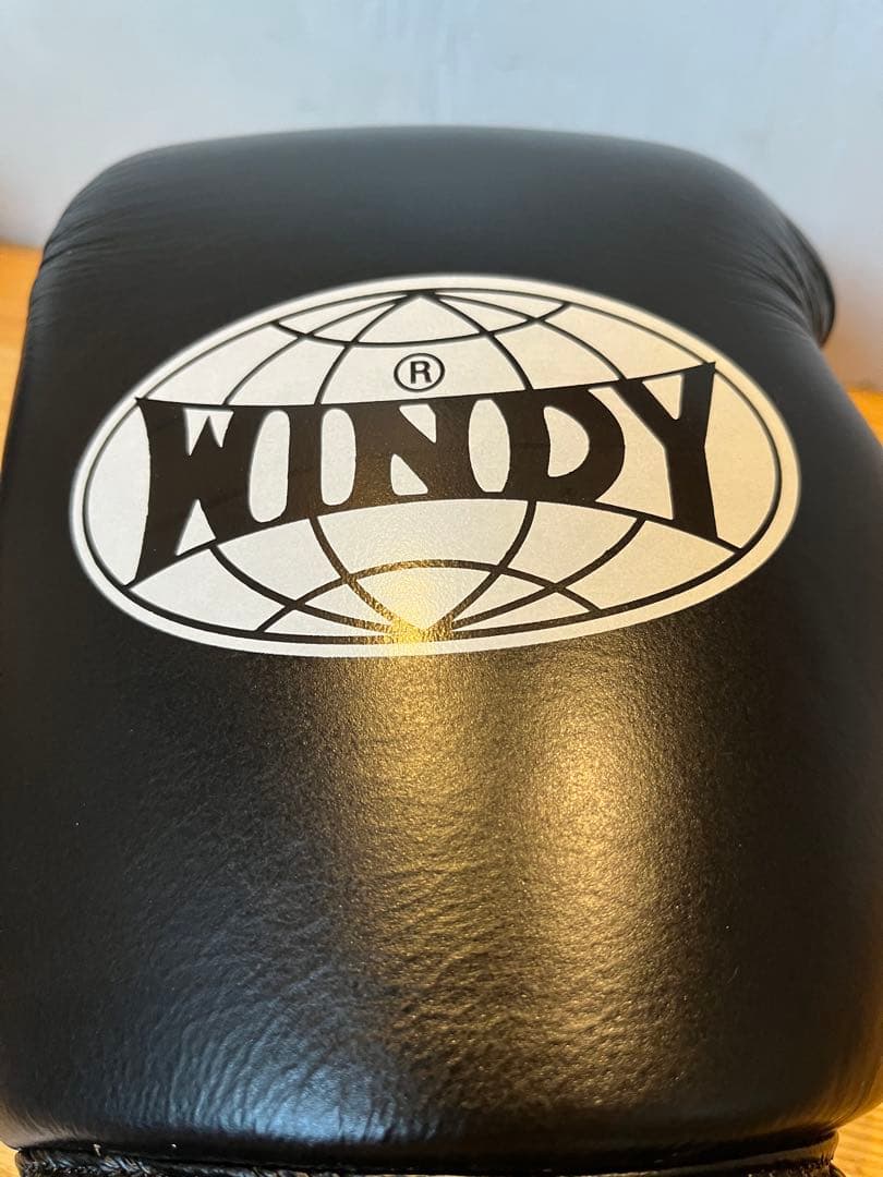 未使用品　新品13800円　WINDY ボクシンググローブ 黒 14オンス