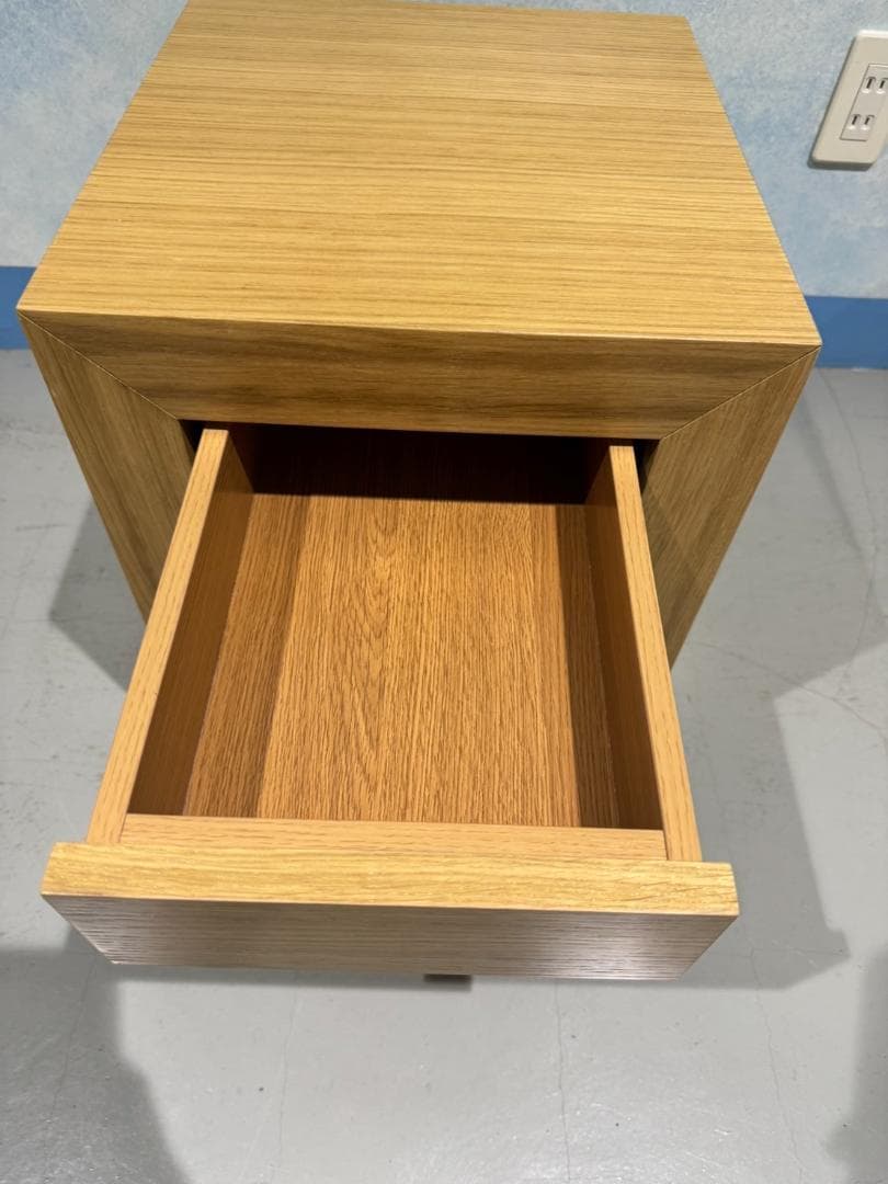 【美品】ナイトテーブル １　ＤＭ－ＧＦ００７（小）