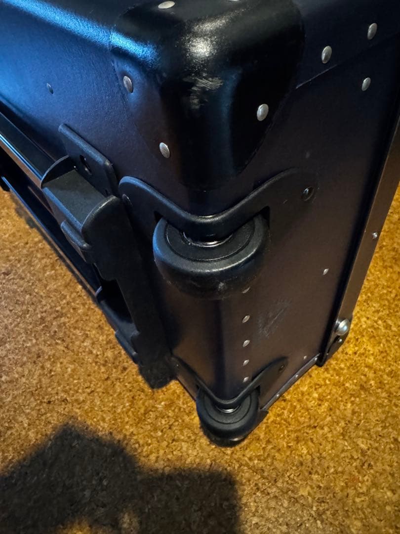 超美品　グローブトロッター　ネイビー 2輪　キャリーケース