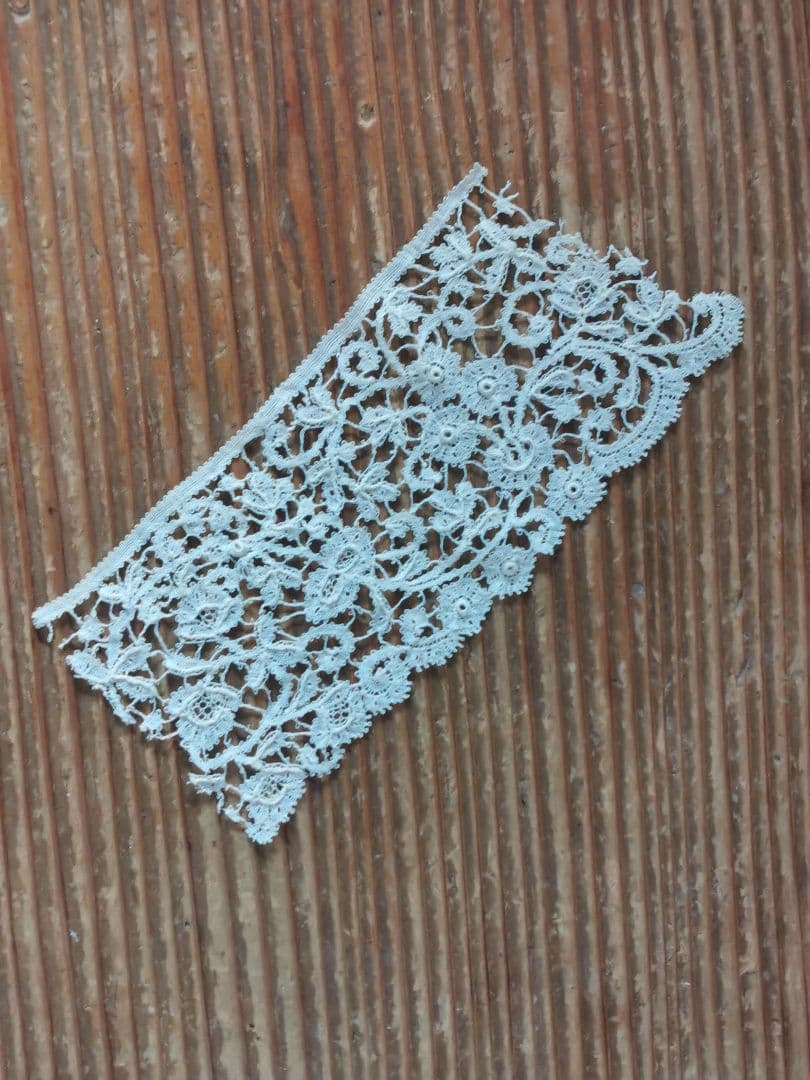 アンティークベルギー ロザリンペルレ 薔薇と小花のレース ニードル刺繍 額装品