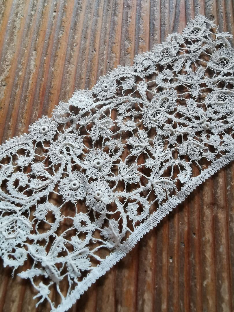 アンティークベルギー ロザリンペルレ 薔薇と小花のレース ニードル刺繍 額装品