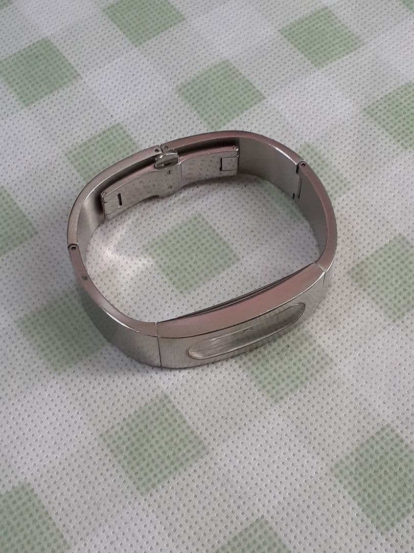 GUCCI シルバー バングル時計