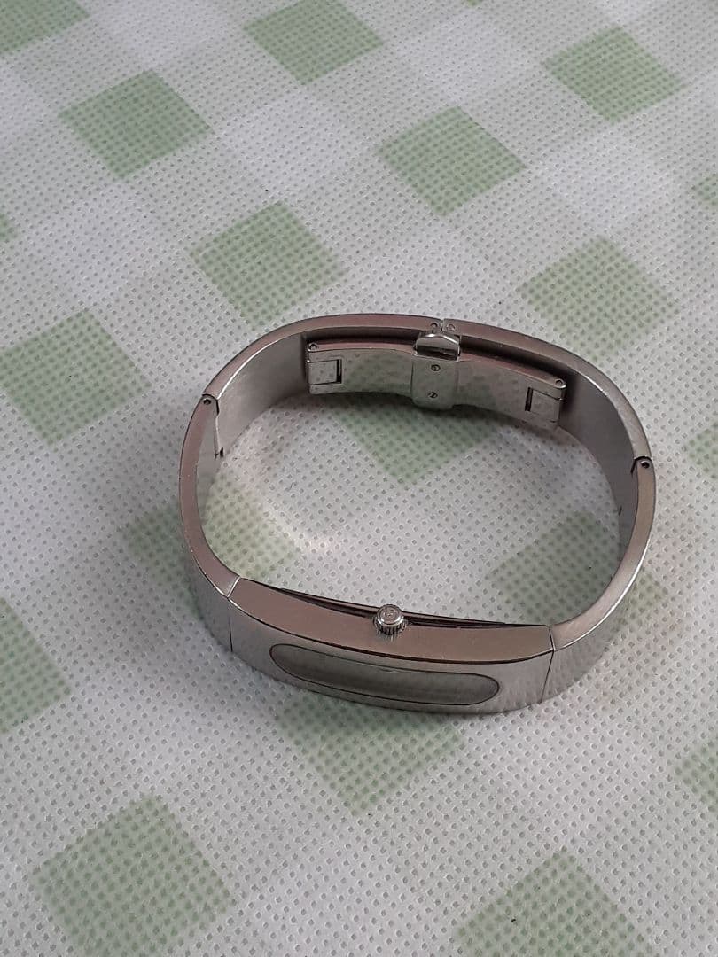 GUCCI シルバー バングル時計